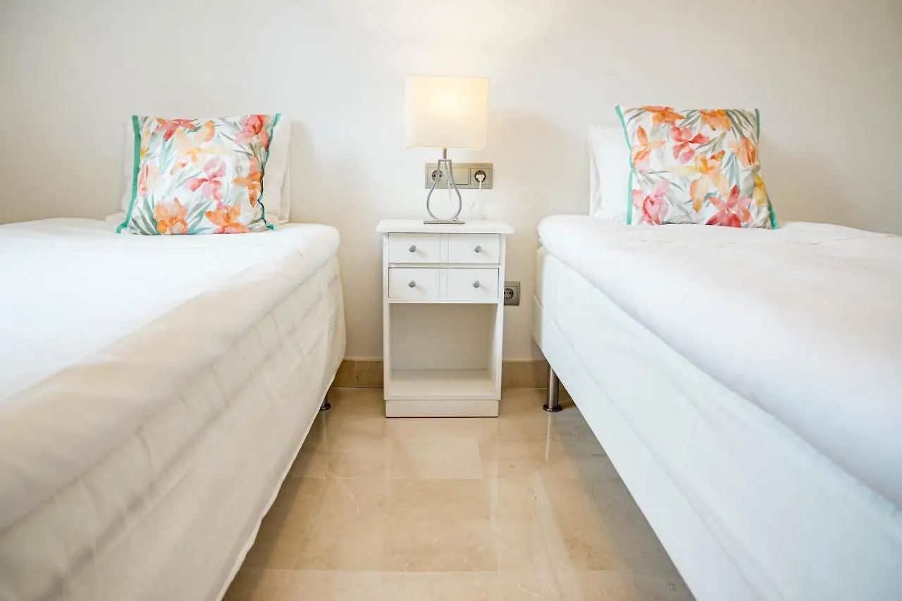 Tropical Apartment In Los Arqueros With Mountain Views And Private Garden Benahavis 0*,